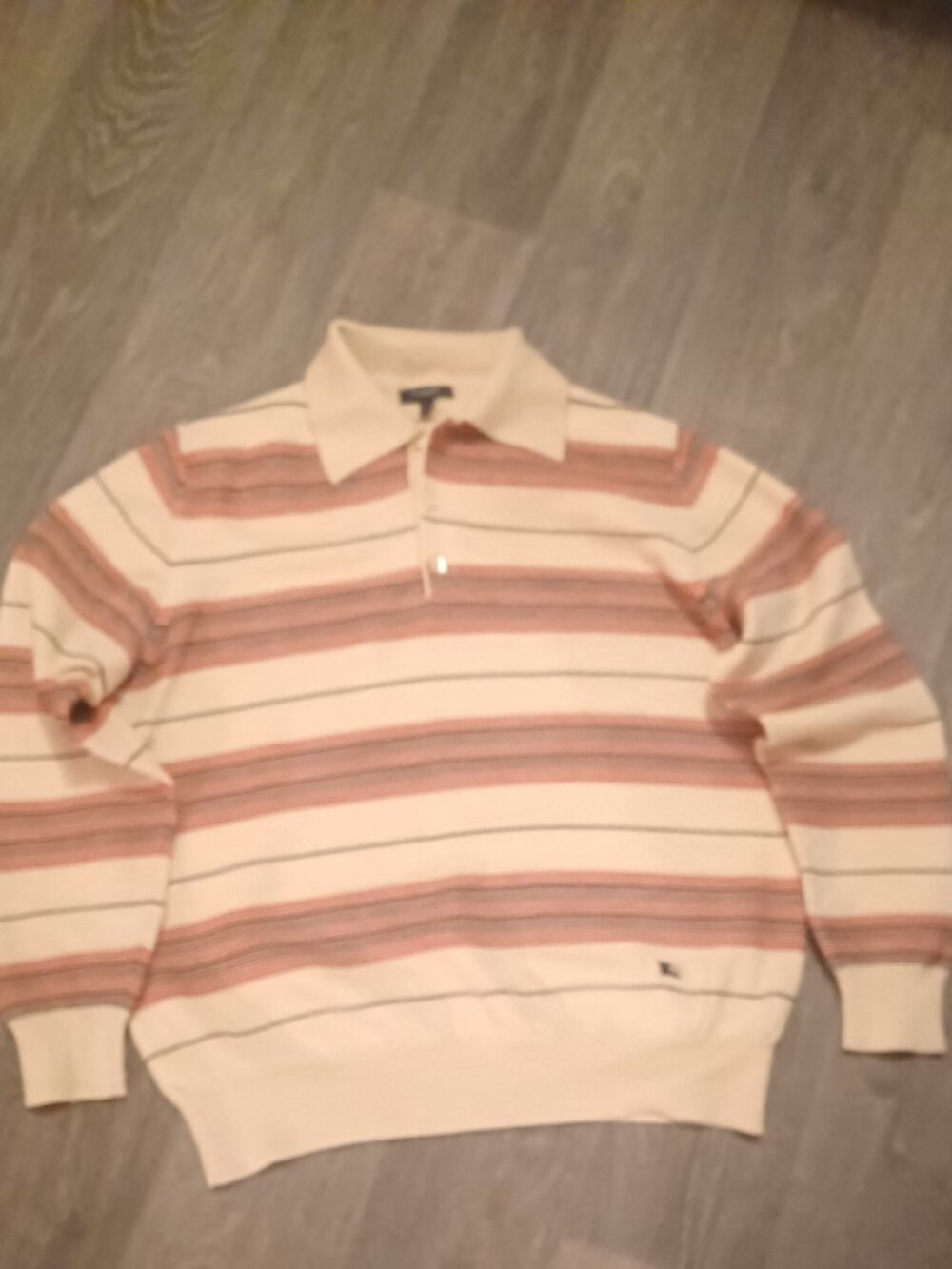Burberry London 100% Merino Wool size Large